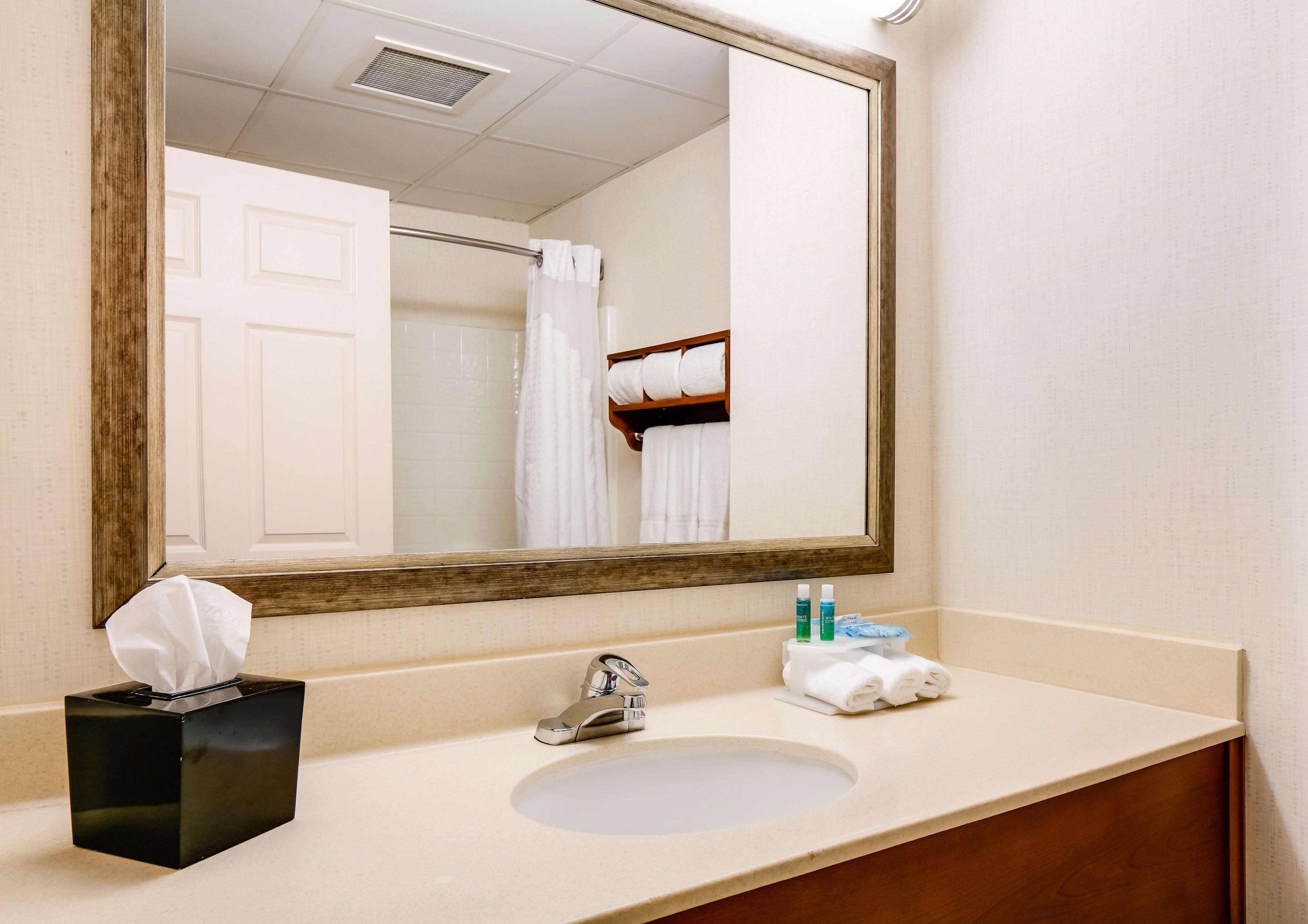 Holiday Inn Express Hotel & Suites Coralville By Ihg Exteriör bild