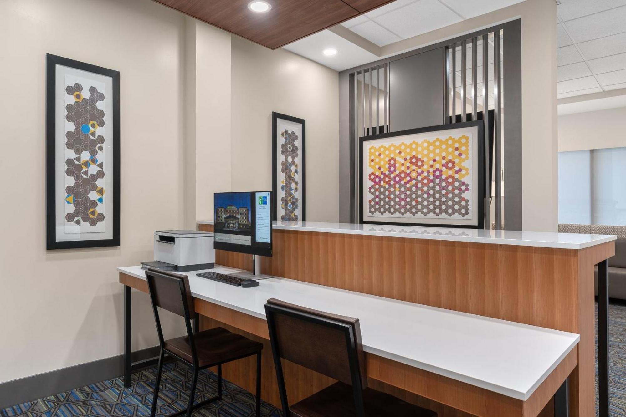 Holiday Inn Express Hotel & Suites Coralville By Ihg Exteriör bild