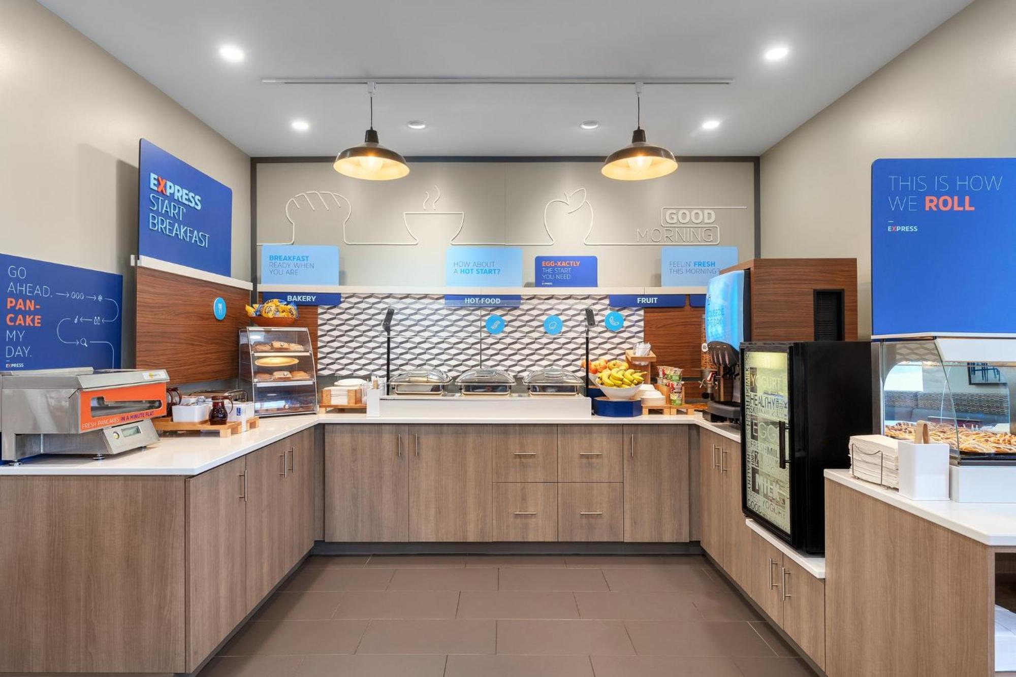 Holiday Inn Express Hotel & Suites Coralville By Ihg Exteriör bild
