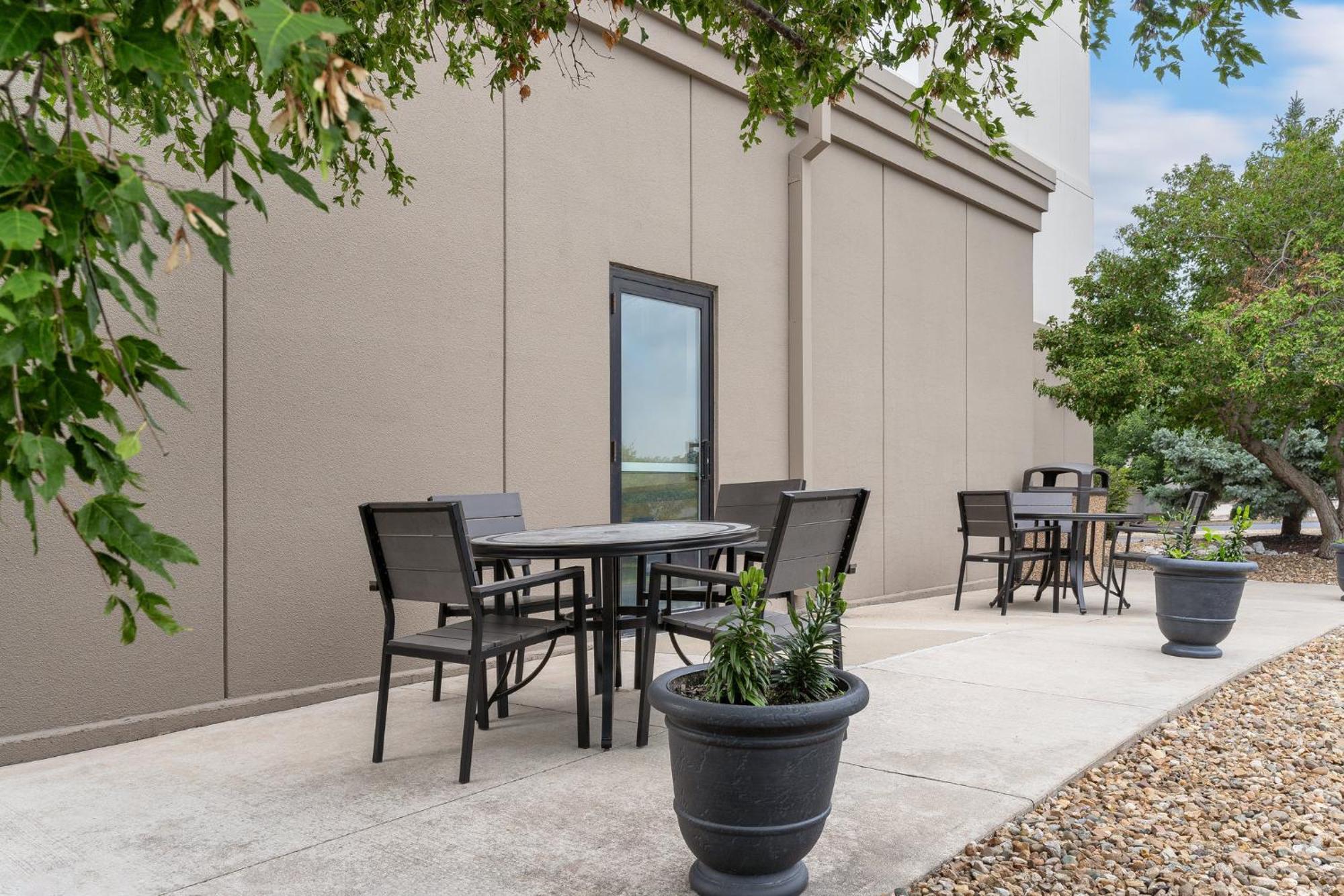 Holiday Inn Express Hotel & Suites Coralville By Ihg Exteriör bild