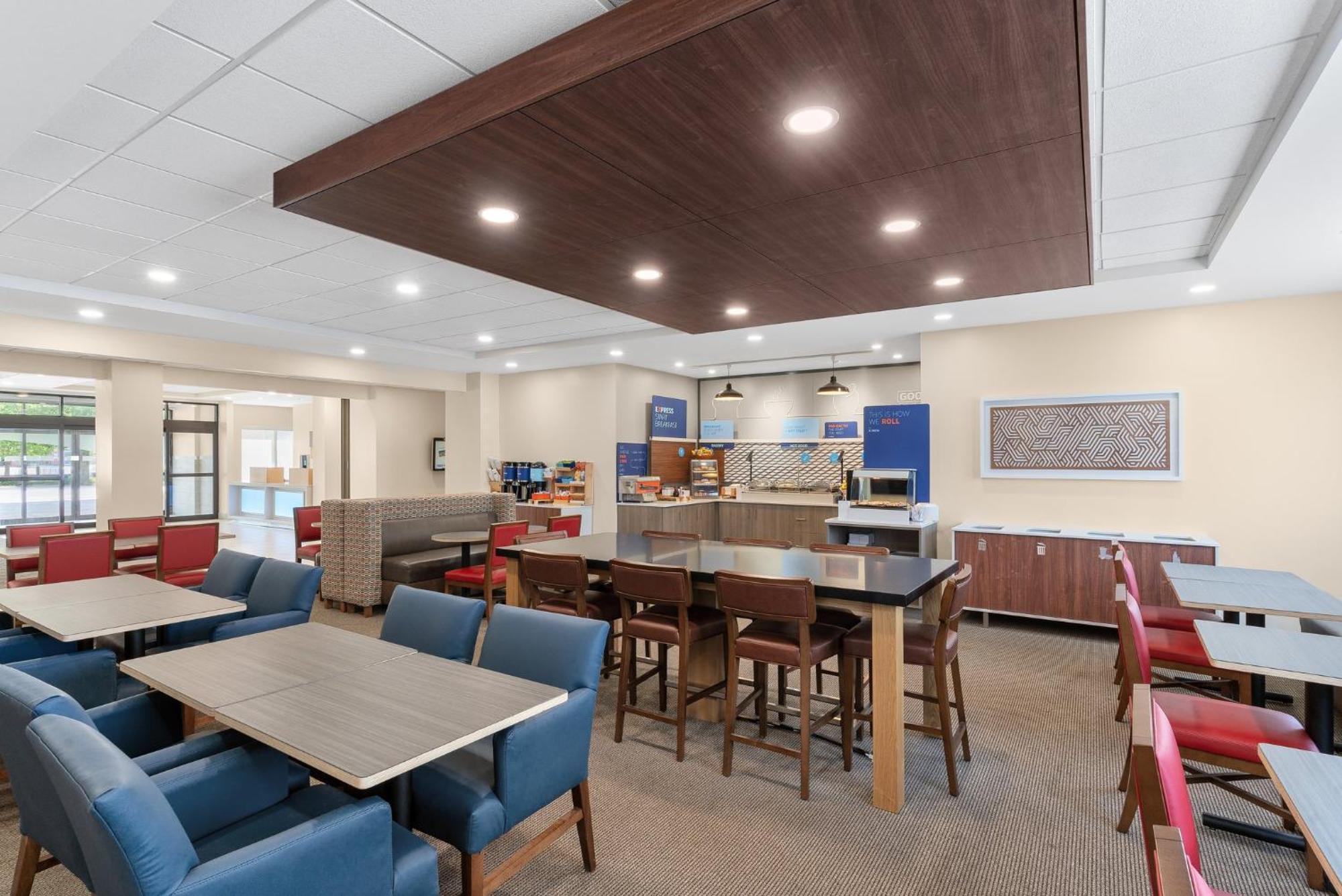 Holiday Inn Express Hotel & Suites Coralville By Ihg Exteriör bild