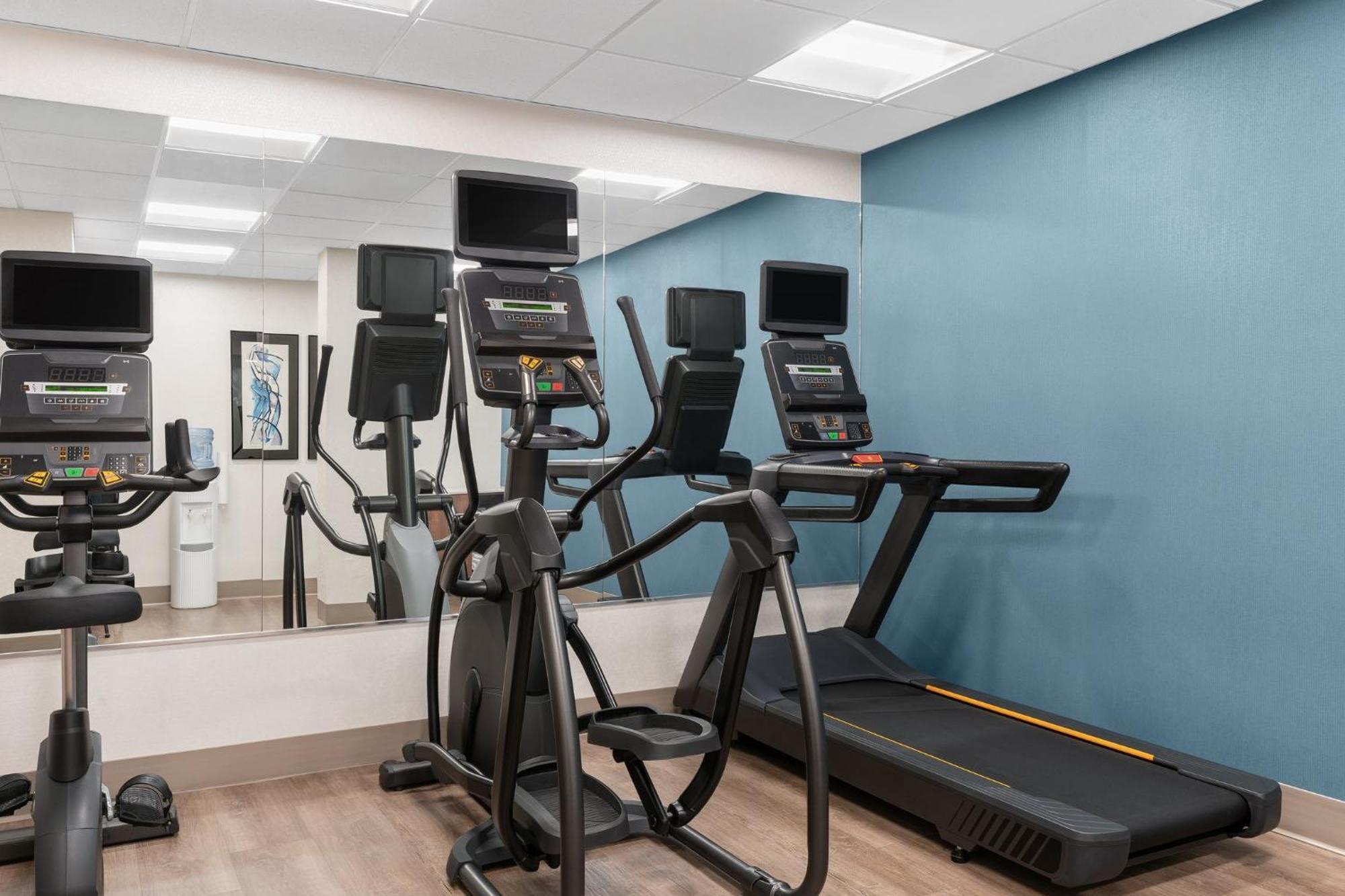 Holiday Inn Express Hotel & Suites Coralville By Ihg Exteriör bild
