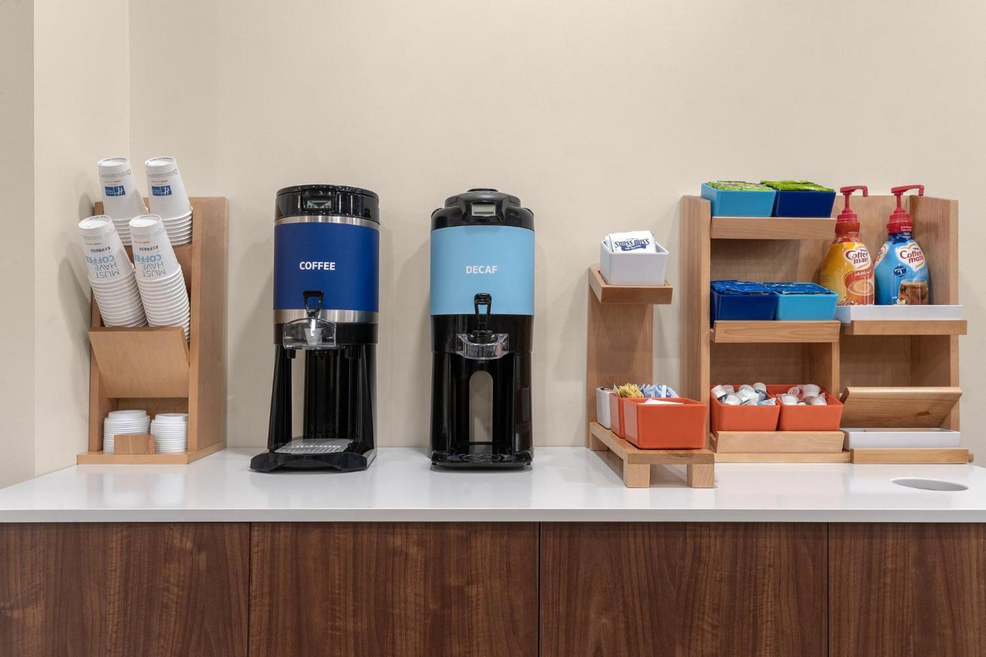 Holiday Inn Express Hotel & Suites Coralville By Ihg Exteriör bild