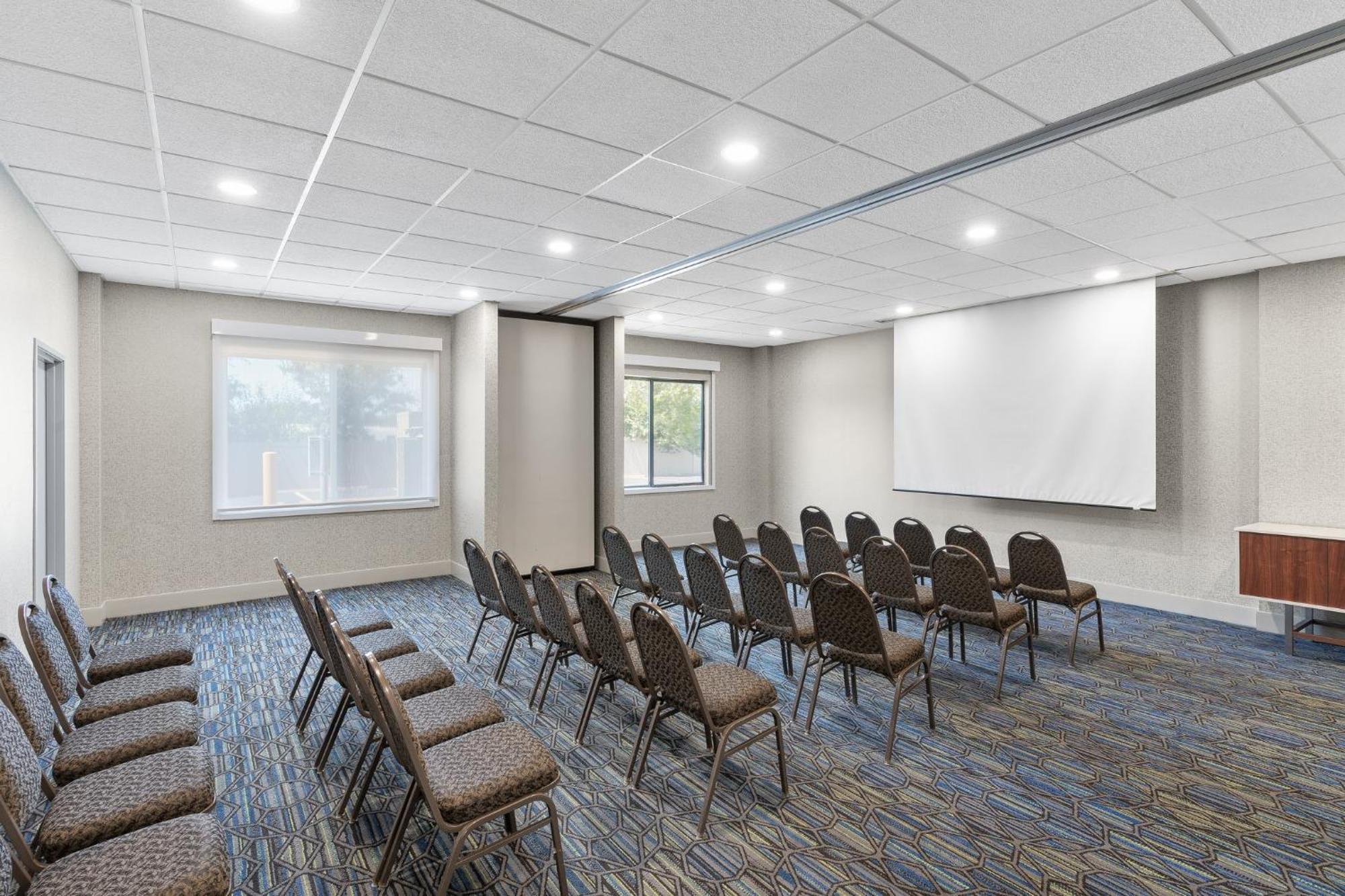 Holiday Inn Express Hotel & Suites Coralville By Ihg Exteriör bild