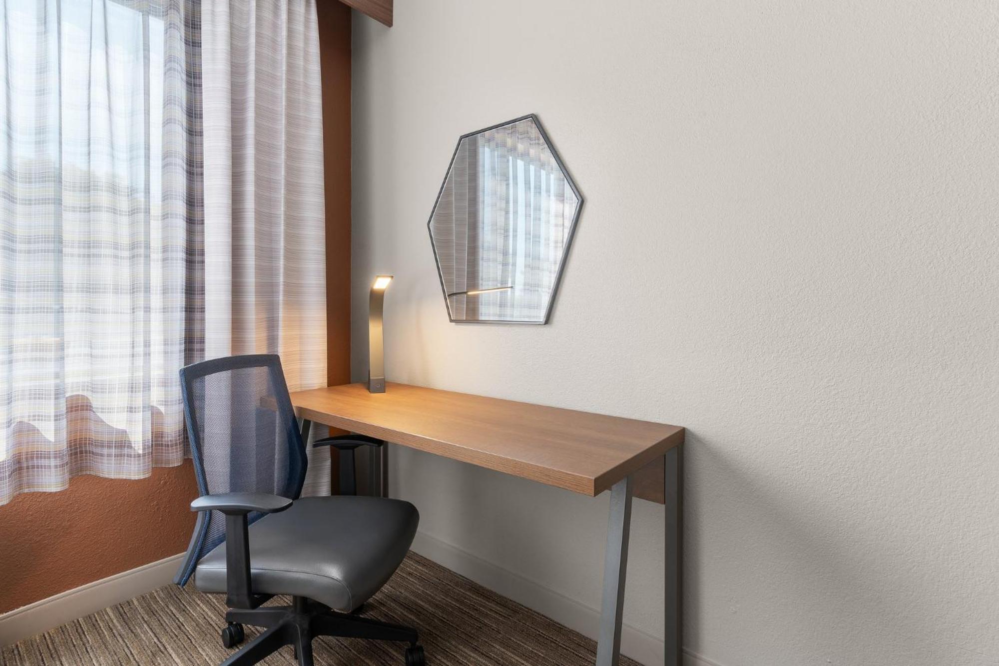 Holiday Inn Express Hotel & Suites Coralville By Ihg Exteriör bild