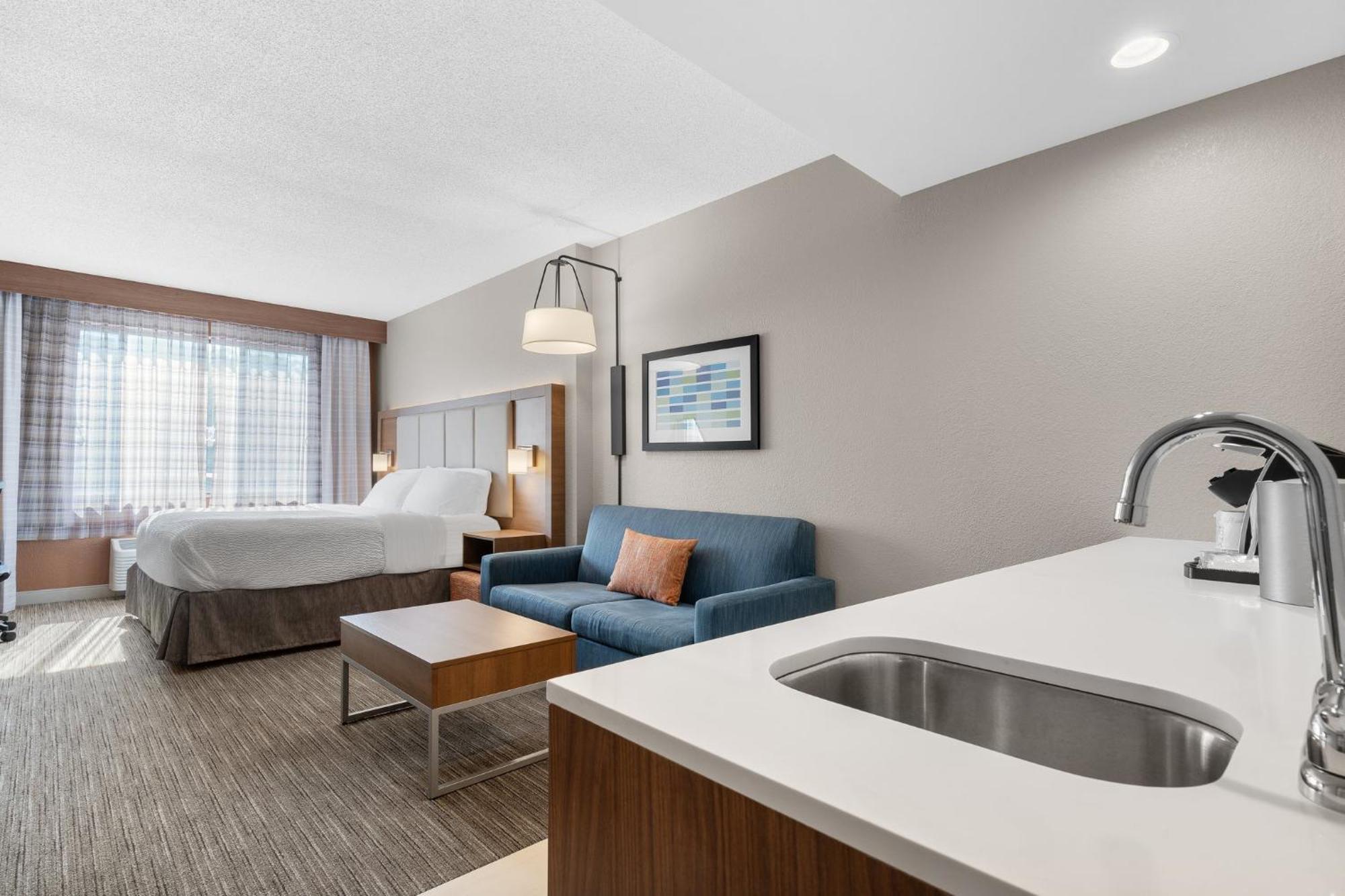Holiday Inn Express Hotel & Suites Coralville By Ihg Exteriör bild