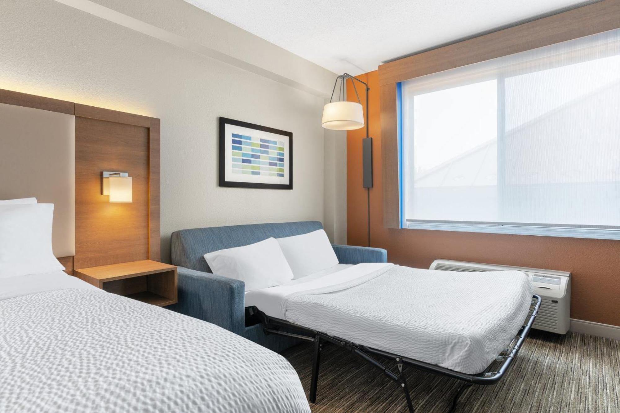 Holiday Inn Express Hotel & Suites Coralville By Ihg Exteriör bild