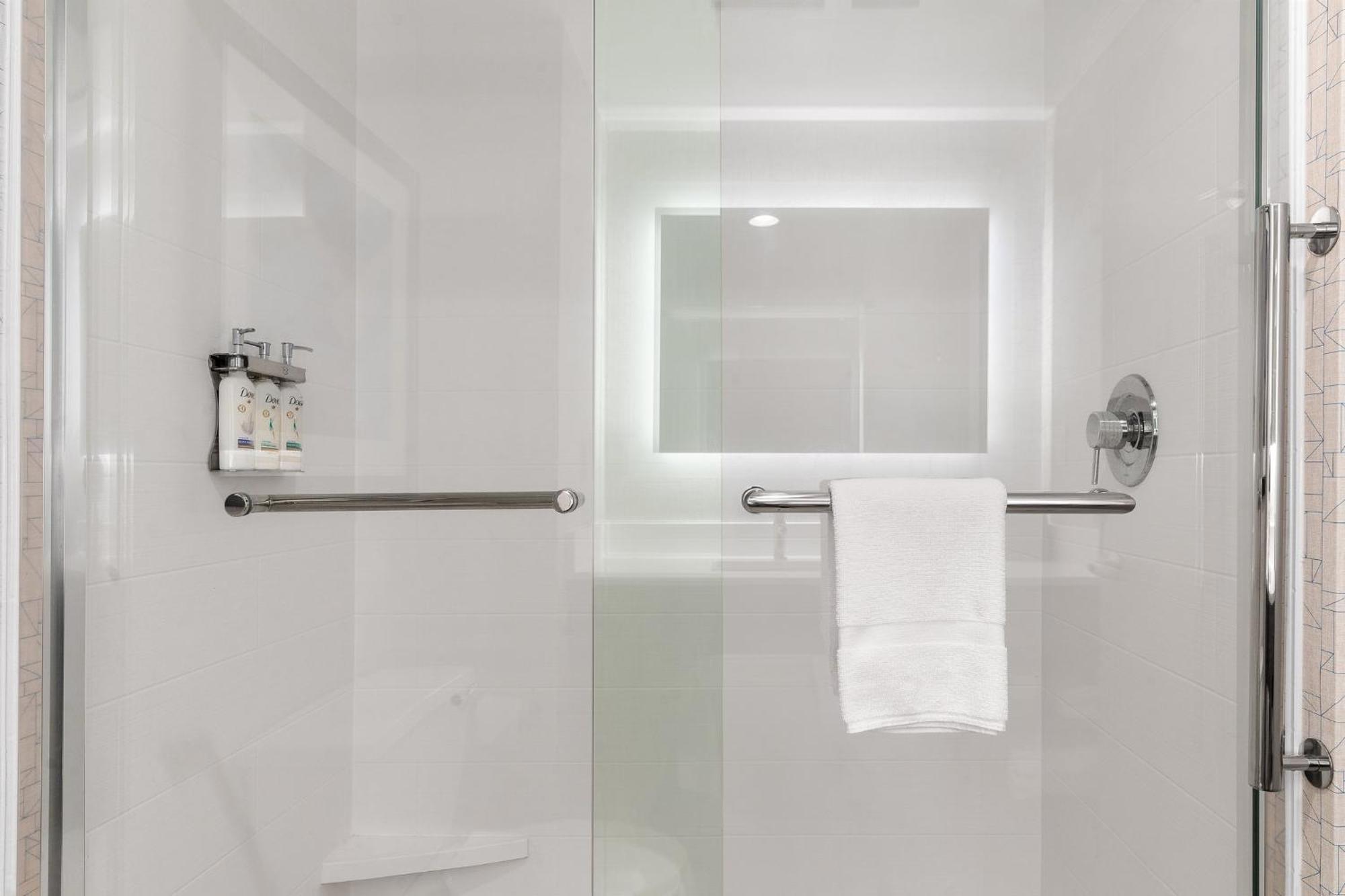 Holiday Inn Express Hotel & Suites Coralville By Ihg Exteriör bild