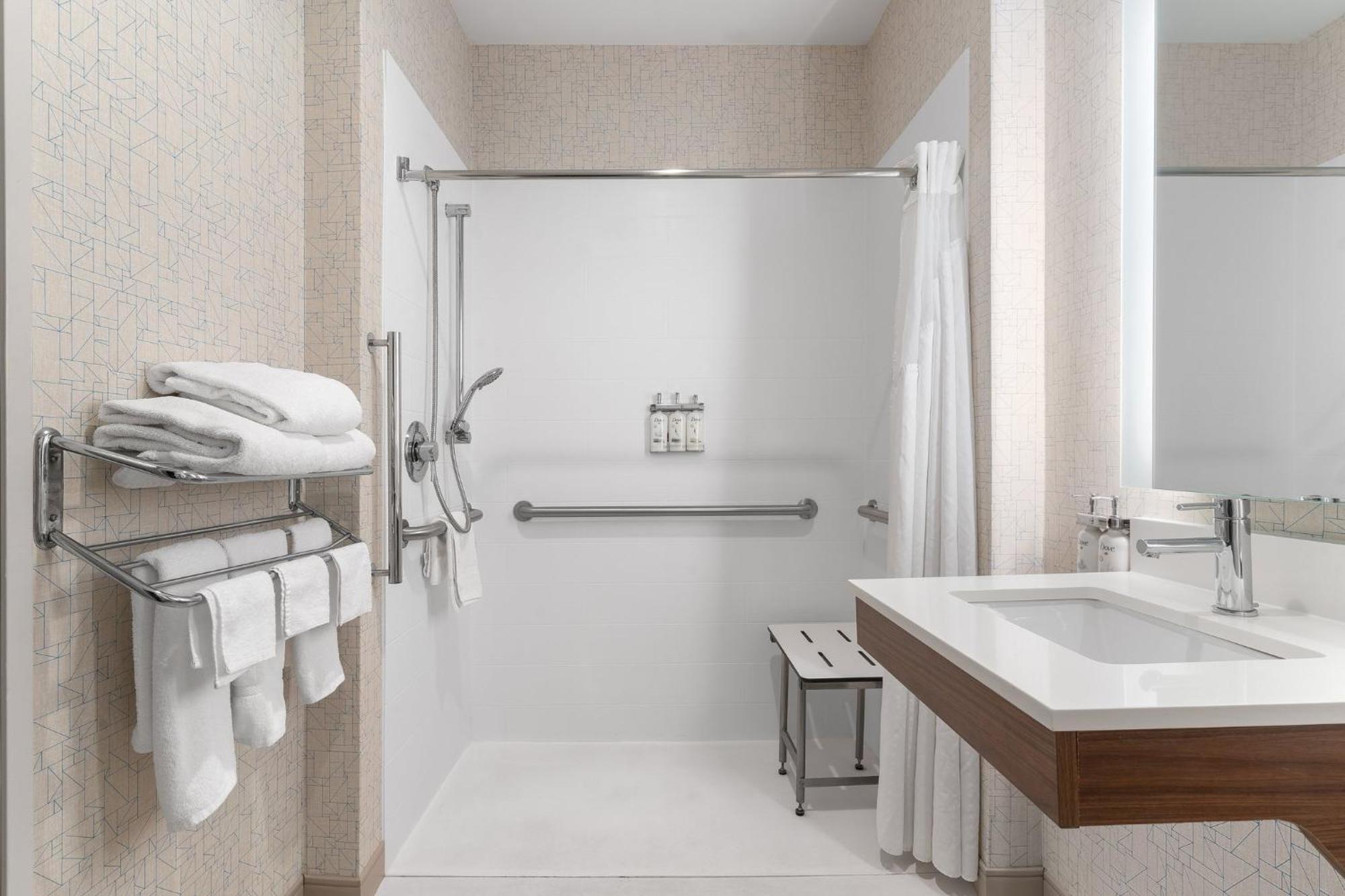 Holiday Inn Express Hotel & Suites Coralville By Ihg Exteriör bild