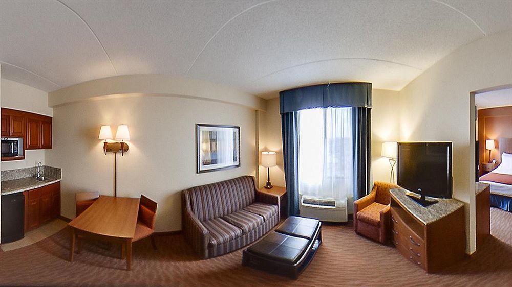 Holiday Inn Express Hotel & Suites Coralville, An Ihg Hotel Exteriör bild