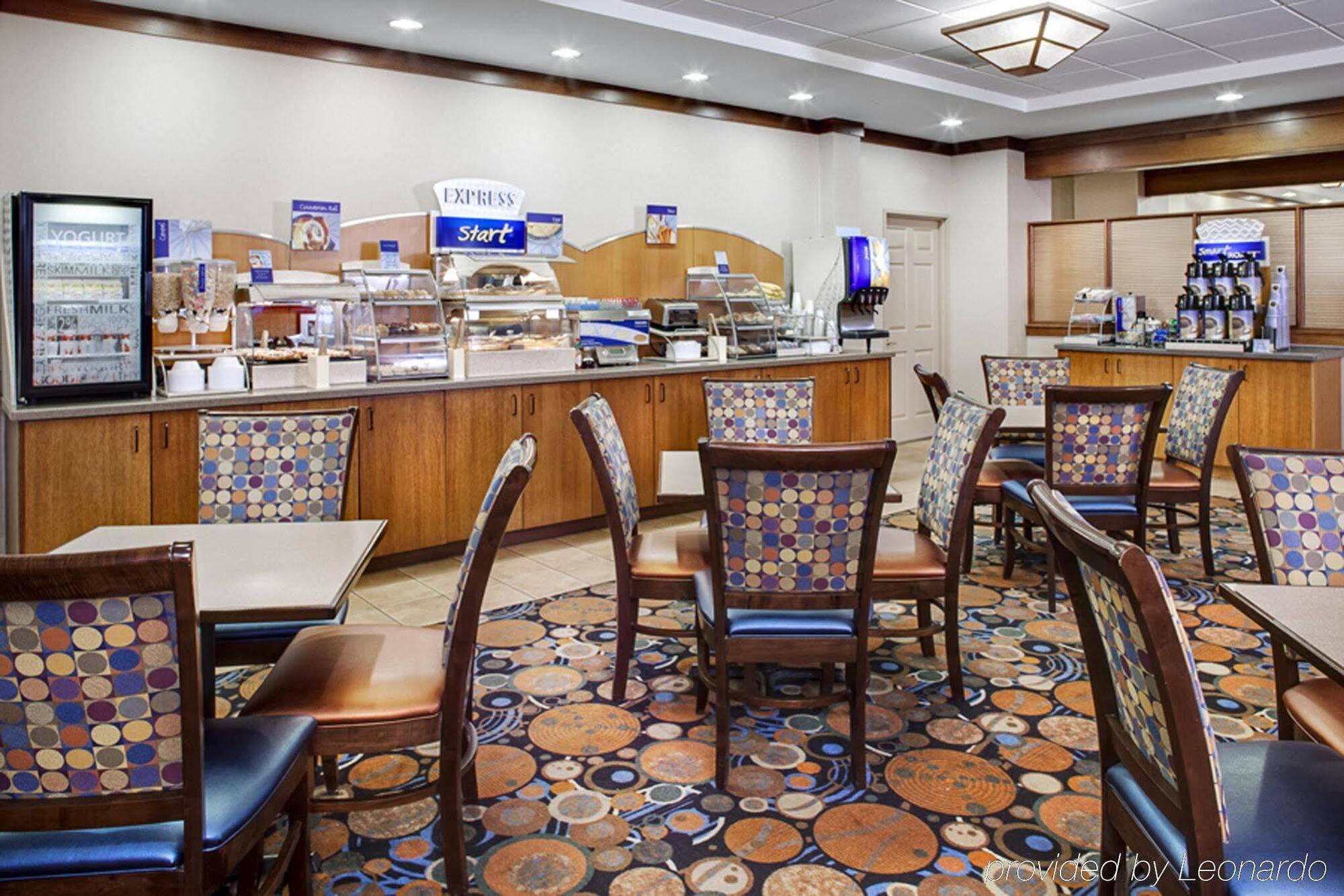 Holiday Inn Express Hotel & Suites Coralville By Ihg Exteriör bild